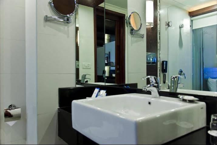 Windsor Rajadhani Hotel Тривандрум Экстерьер фото