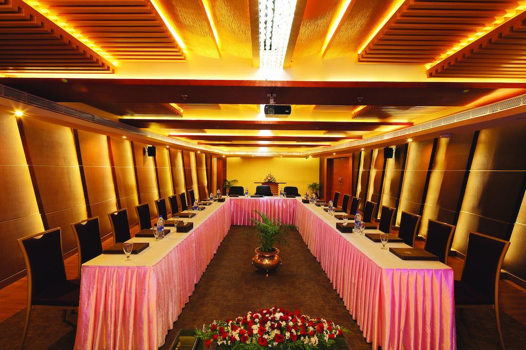 Windsor Rajadhani Hotel Тривандрум Экстерьер фото