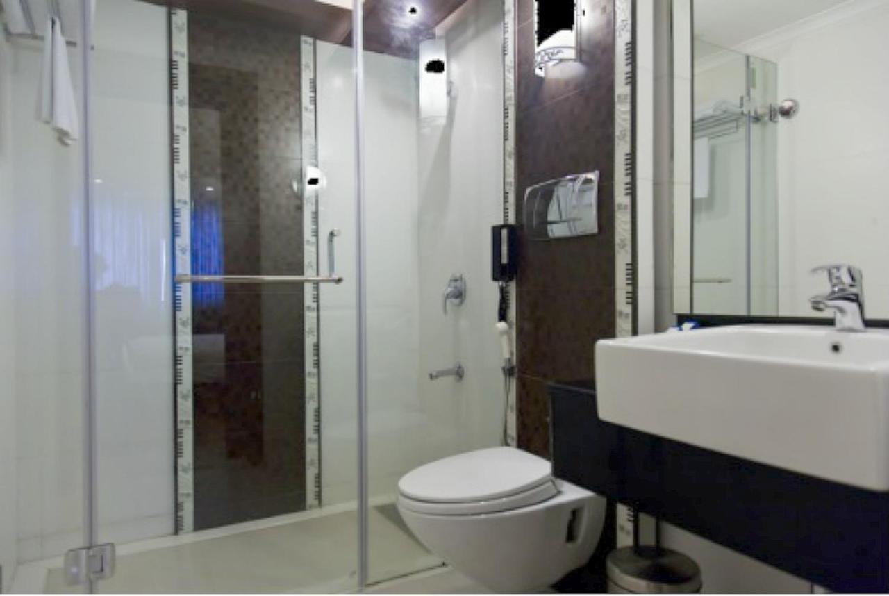 Windsor Rajadhani Hotel Тривандрум Экстерьер фото
